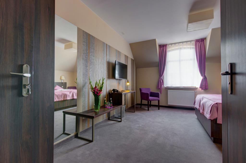 Hotel Figa Plewiska Quarto foto